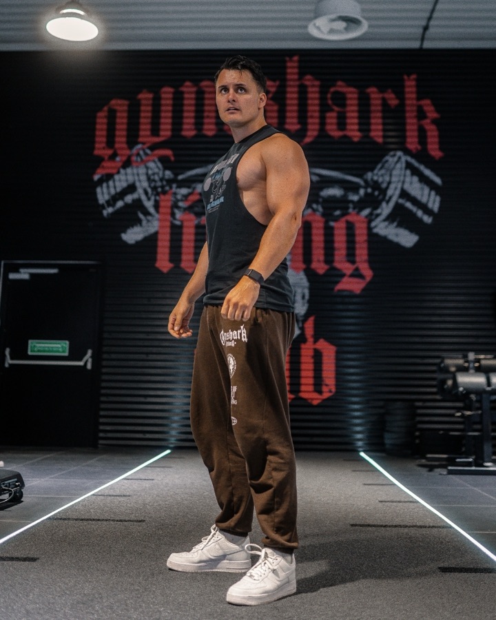 GYMKY Athlet beim Training im Gym
